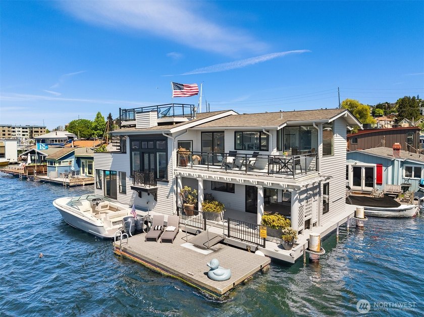 The *Queen of the Lake* is available for sale for the first time - Beach Home for sale in Seattle, Washington on Beachhouse.com