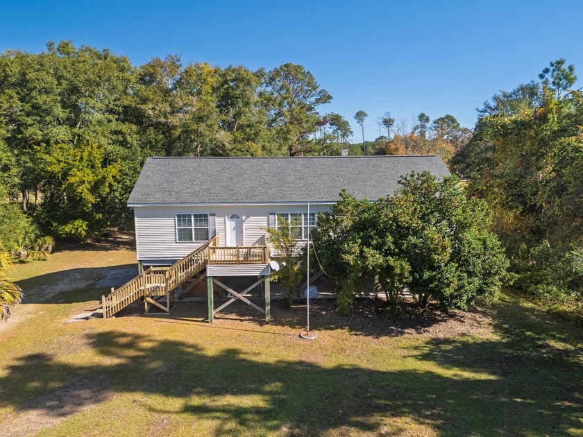 Close to the beach & public boat landing, this 3BR/2BA home is - Beach Home for sale in Edisto Island, South Carolina on Beachhouse.com