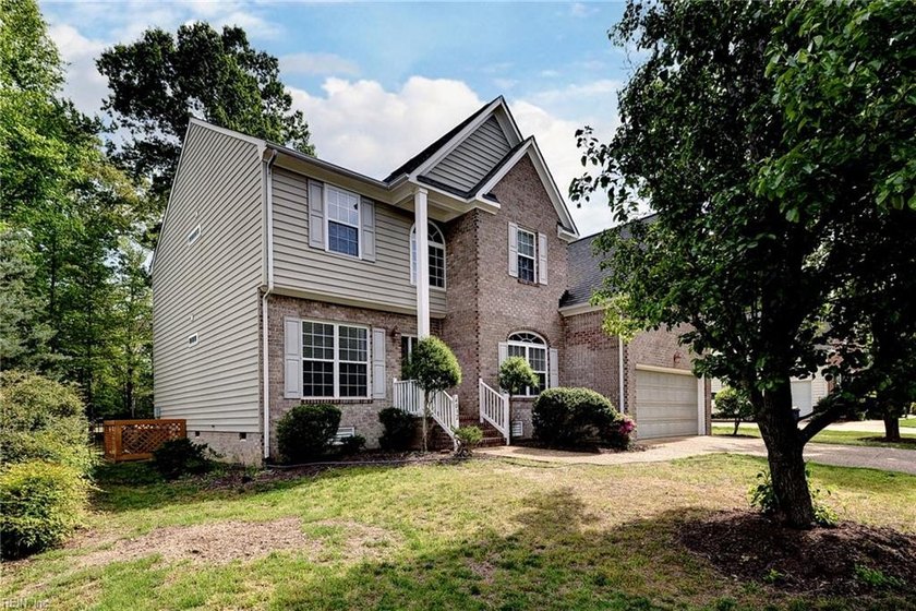 Well-designed for everyday living, this 5-bedroom, 3-bath home - Beach Home for sale in Williamsburg, Virginia on Beachhouse.com