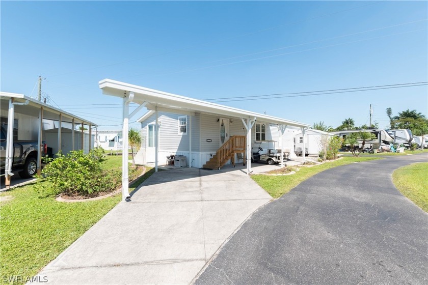 Welcome to your new home in the 55+ Sun-N-Fun Mobile Village! - Beach Home for sale in Fort Myers, Florida on Beachhouse.com