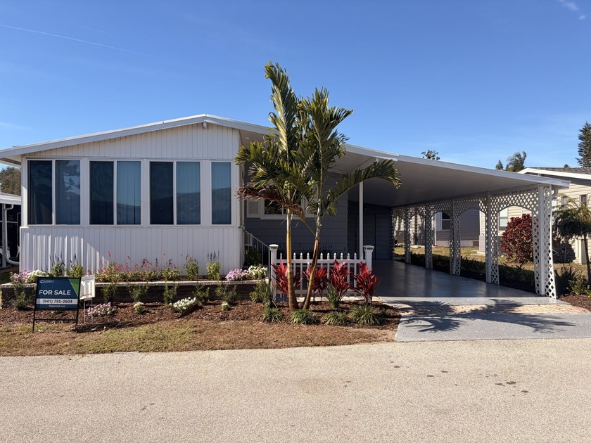 Welcome to easy living in this newly refreshed manufactured home - Beach Home for sale in Bradenton, Florida on Beachhouse.com