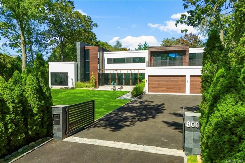 Experience contemporary elegance in this custom-built home by - Beach Home for sale in Mamaroneck, New York on Beachhouse.com