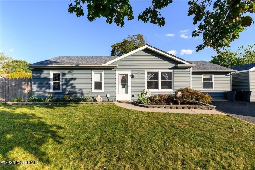 Adorable Pebble Beach home ready for you to get settled into! - Beach Home for sale in Barnegat, New Jersey on Beachhouse.com