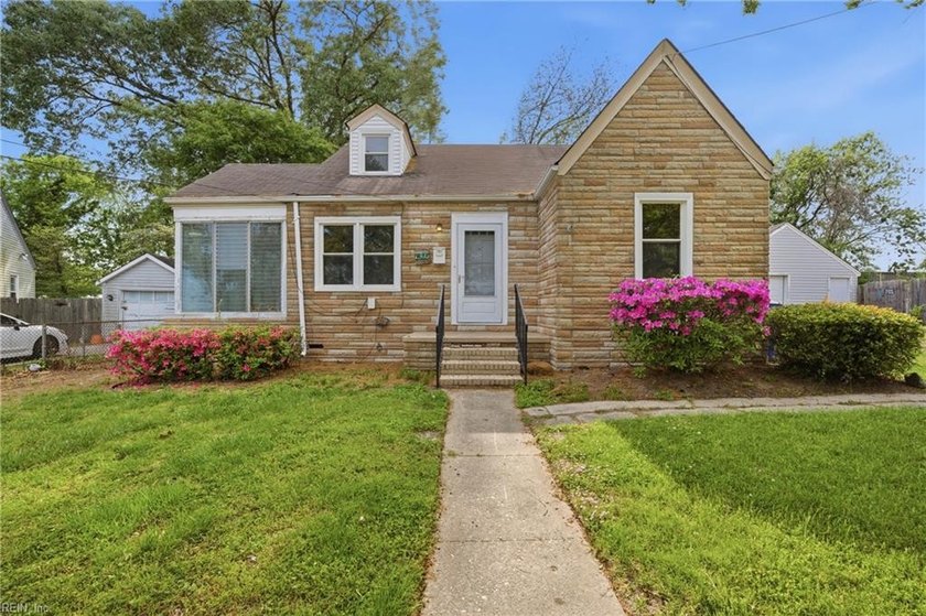 Detached home located on a cul-de-dac Norfolk offering 4 - Beach Home for sale in Norfolk, Virginia on Beachhouse.com