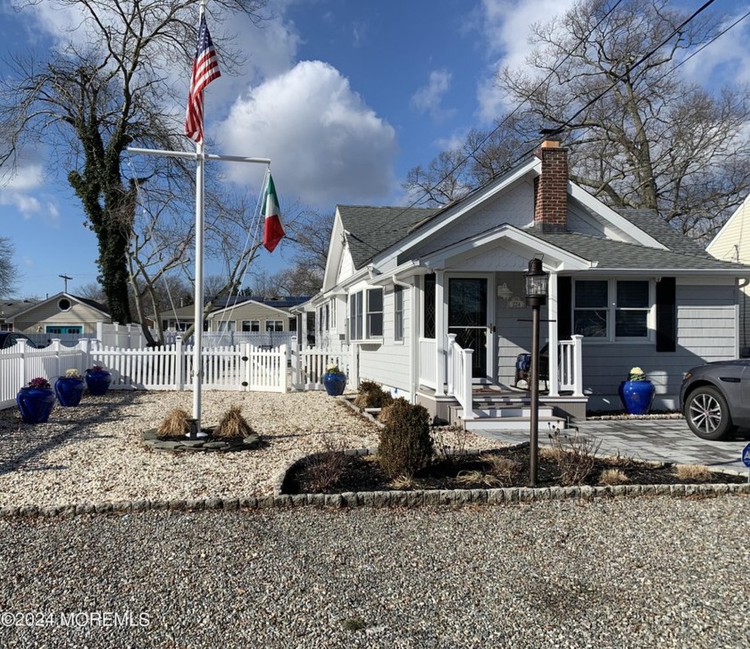 Welcome to your dream coastal retreat! Nestled along the scenic - Beach Home for sale in Toms River, New Jersey on Beachhouse.com