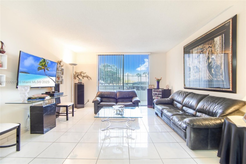 Opportunity Knocks! Of the best priced 2/2 currently available - Beach Condo for sale in Hallandale  Beach, Florida on Beachhouse.com