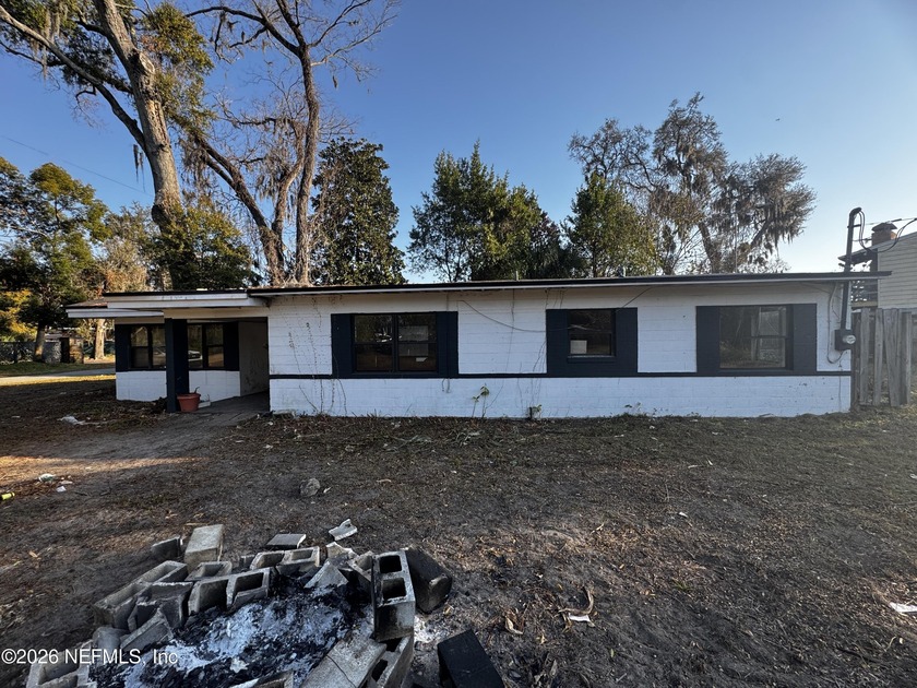 HIGHEST AND BEST DUE MONDAY 3pm (Feb 16) Investor opportunity in - Beach Home for sale in Jacksonville, Florida on Beachhouse.com