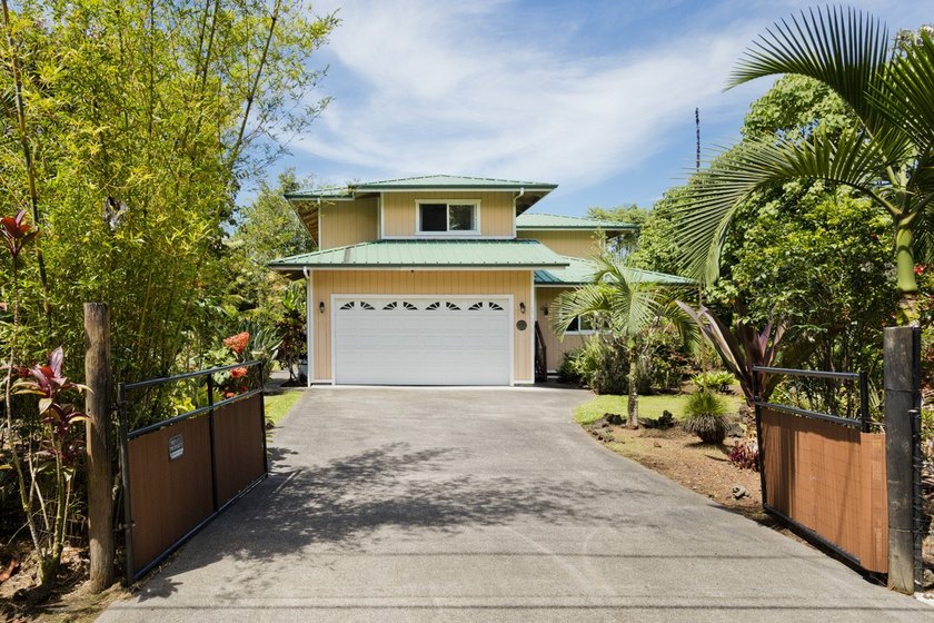 This is one of those places that just works. Four bedrooms, a - Beach Home for sale in Pahoa, Hawaii on Beachhouse.com