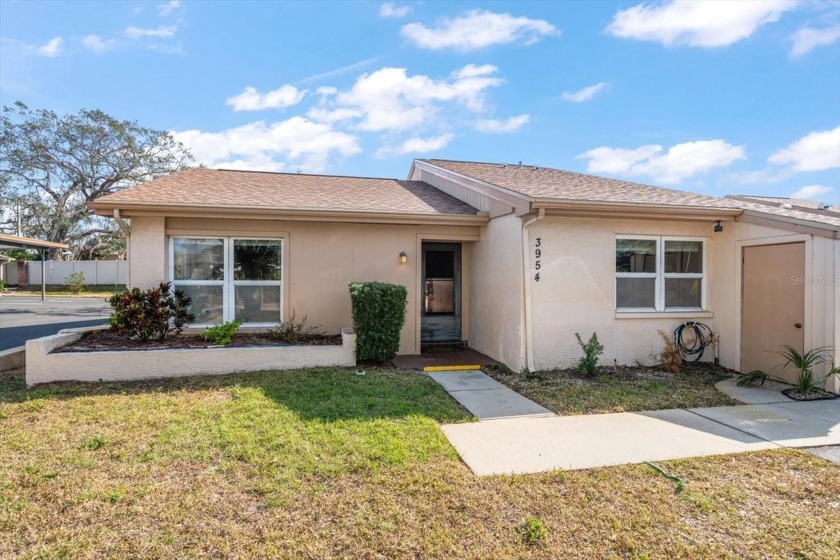 Welcome to the wonderful Holiday Lake Villas, a desirable and - Beach Condo for sale in Holiday, Florida on Beachhouse.com