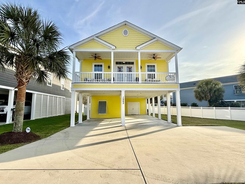 Prepare to be impressed with this beautifully decorated and - Beach Home for sale in North Myrtle Beach, South Carolina on Beachhouse.com