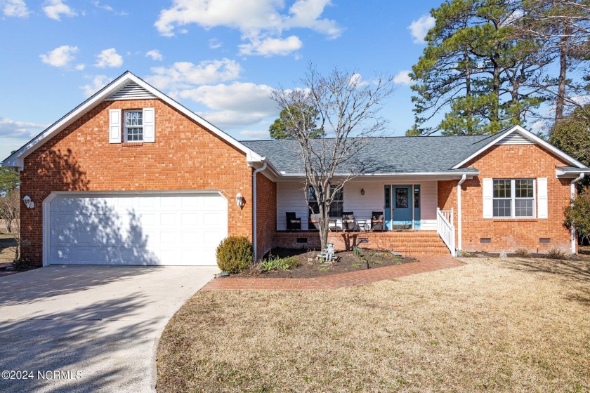 PRICE REDUCTION!  MOTIVATED SELLER! SCHEDULE YOUR SHOWING TO - Beach Home for sale in New Bern, North Carolina on Beachhouse.com