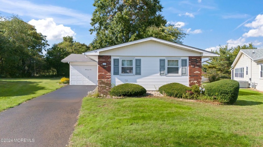 Looking to transition into an active 55+ community? Welcome to - Beach Home for sale in Brick, New Jersey on Beachhouse.com