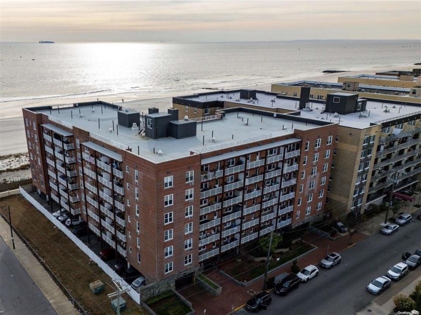 Condo in Long Beach ..........Horizon Shores (Elevator Building) - Beach Condo for sale in Long Beach, New York on Beachhouse.com