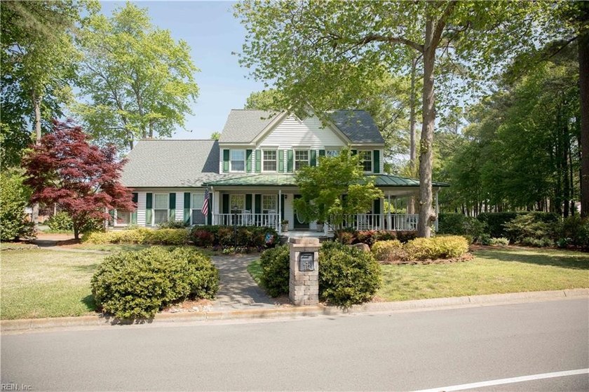 Located in the desirable Las Gaviotas neighborhood, this - Beach Home for sale in Chesapeake, Virginia on Beachhouse.com