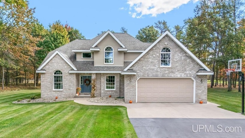 Beautiful like new home on an acre lot. Enter through a large 2 - Beach Home for sale in Gladstone, Michigan on Beachhouse.com