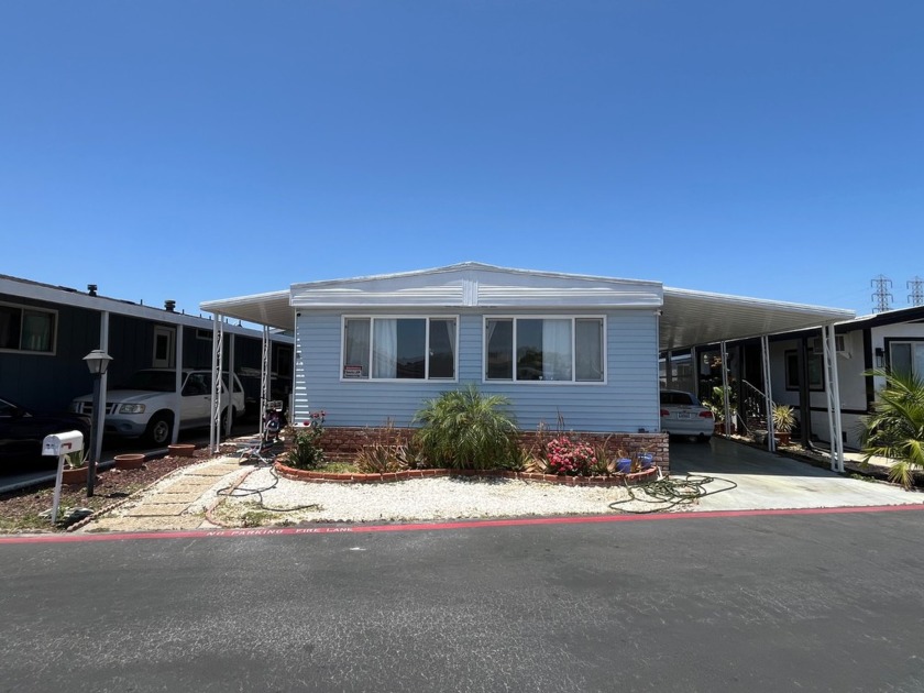 A must see...Very Cute 2 bed/2 bath, Walk in closets, Dual Paned - Beach Home for sale in Huntington Beach, California on Beachhouse.com