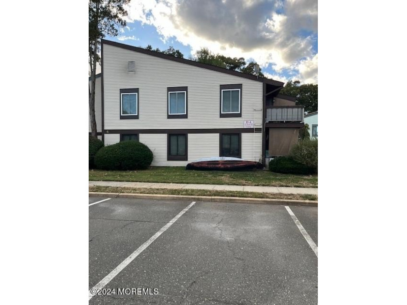 Nice first floor 2 bedroom 1 bath unit in Burnt Tavern Manor - Beach Condo for sale in Brick, New Jersey on Beachhouse.com