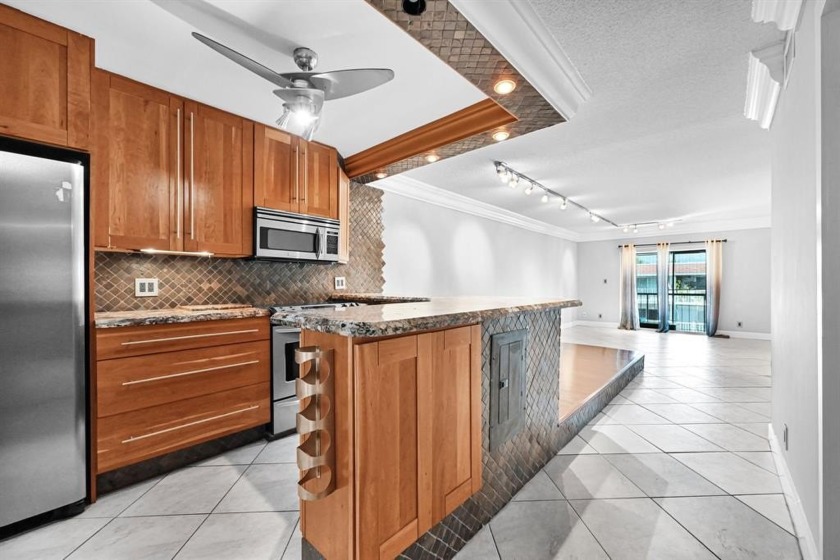 Beautifully updated 2-bedroom, 2-bath condo on the 3rd floor of - Beach Condo for sale in Fort Lauderdale, Florida on Beachhouse.com