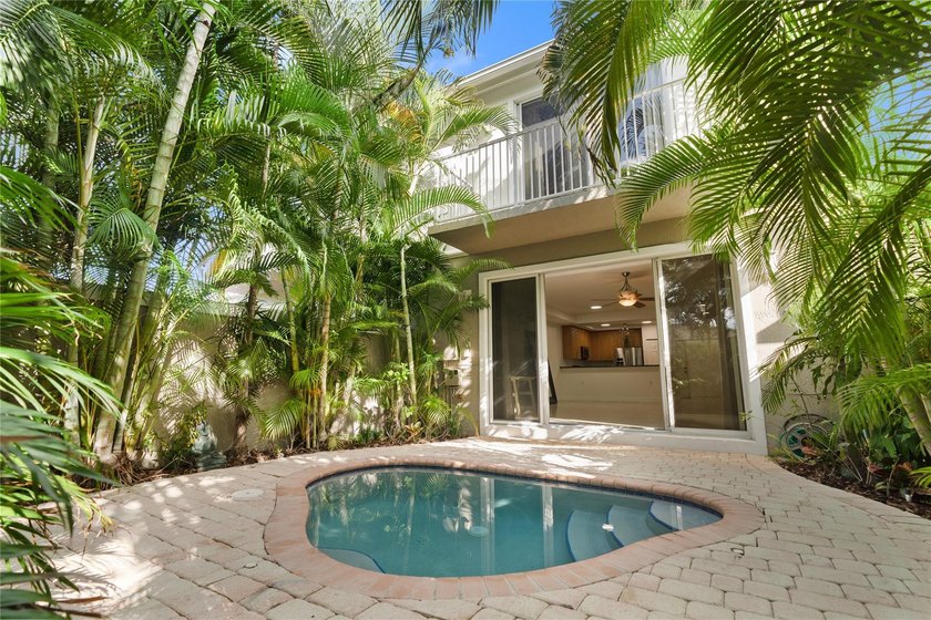 Beautiful townhouse in desirable Coral Ridge! This 3-bed, 2 - Beach Townhome/Townhouse for sale in Fort Lauderdale, Florida on Beachhouse.com
