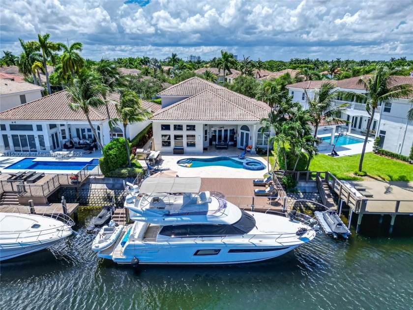 LUXURIOUS WATERFRONT OASIS IN HARBOR ISLANDS GATED COMMUNITY - Beach Home for sale in Hollywood, Florida on Beachhouse.com
