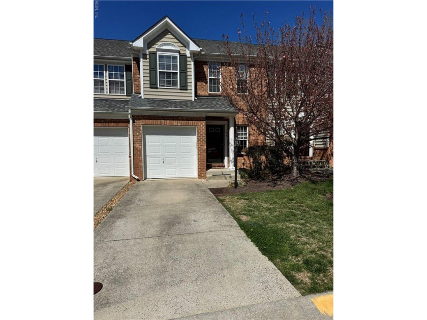 Welcome to 104 Daniels Drive! This spacious 3 story townhome is - Beach Townhome/Townhouse for sale in Yorktown, Virginia on Beachhouse.com