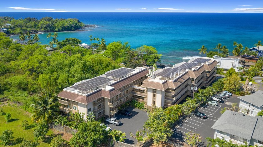 Aloha and welcome to your private Kona retreat. This top floor - Beach Condo for sale in Kailua Kona, Hawaii on Beachhouse.com