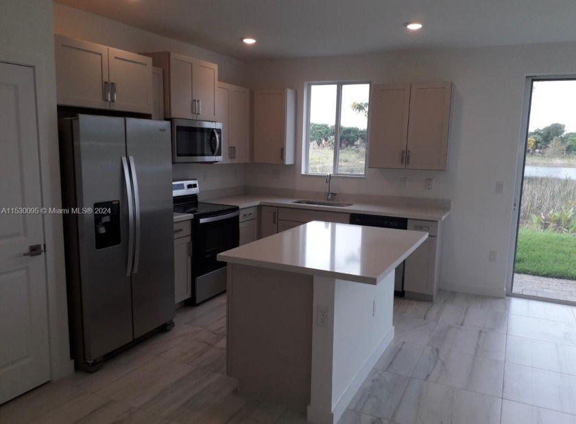 Beautiful turnkey property priced to sell! This property - Beach Townhome/Townhouse for sale in Homestead, Florida on Beachhouse.com