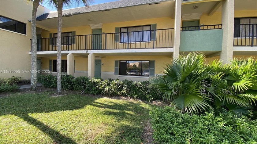 Beautifully remodeled 2-bedroom, 2-bath condo featuring a modern - Beach Condo for sale in Boynton Beach, Florida on Beachhouse.com