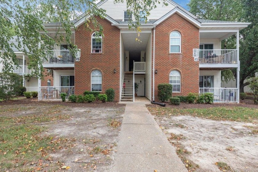 Welcome to easy living in the heart of Virginia Beach. This - Beach Condo for sale in Virginia Beach, Virginia on Beachhouse.com