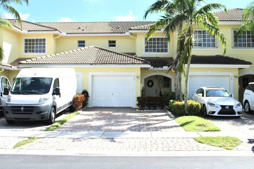 Welcome to this beautifully remodeled 2-bedroom townhome with - Beach Townhome/Townhouse for sale in West Palm Beach, Florida on Beachhouse.com