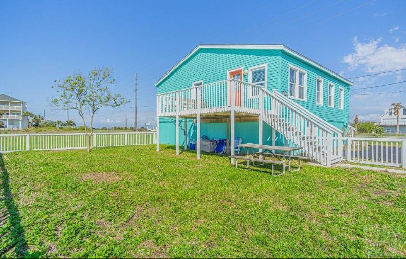 Your Beachside turn-key vacation home awaits you! Built on an - Beach Home for sale in Galveston, Texas on Beachhouse.com