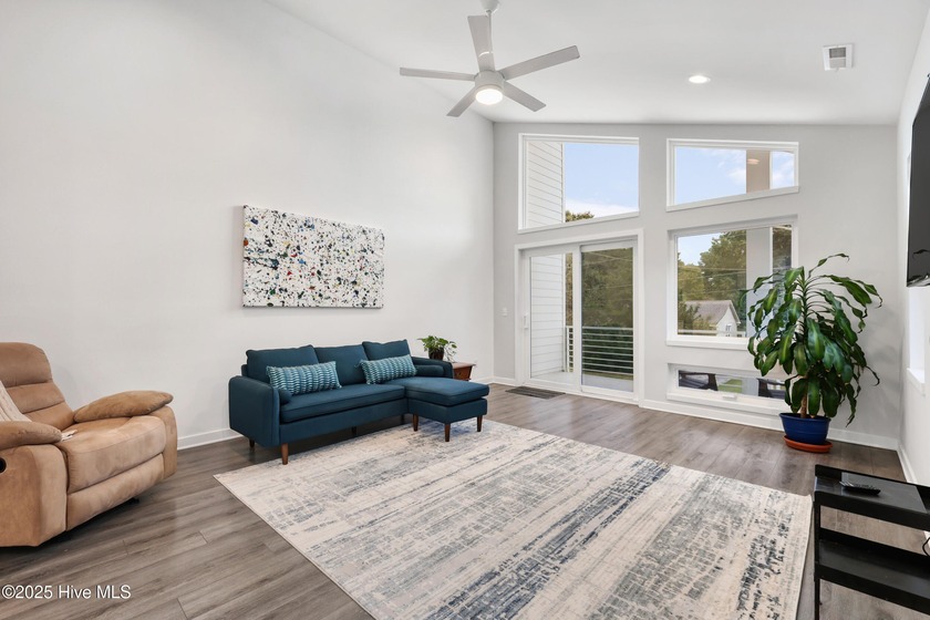 Welcome to a modern, bright, and well-maintained townhome - Beach Townhome/Townhouse for sale in Carolina Beach, North Carolina on Beachhouse.com