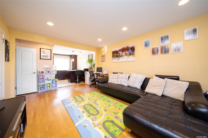 Lovely two-bedrooms duplex co-op in the heart of Bayside, Low - Beach Home for sale in Bayside, New York on Beachhouse.com