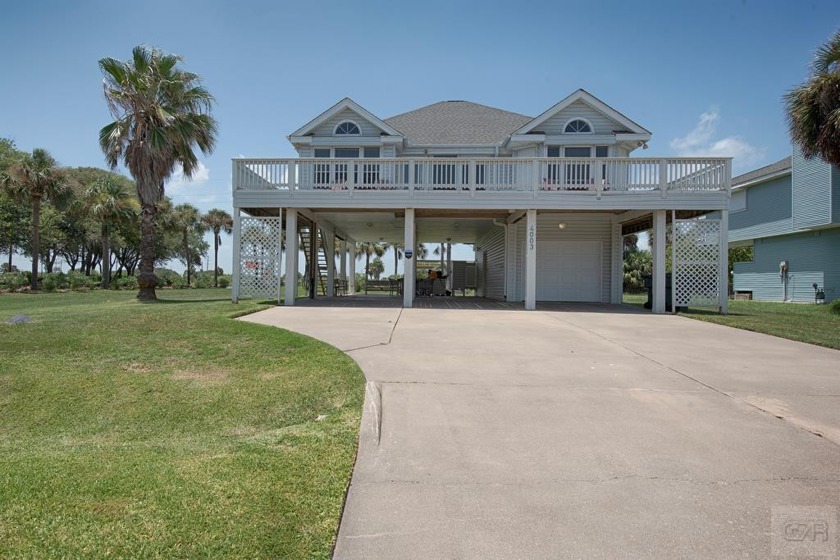 Fabulous 3 bedroom 2 bath home minutes from the beach in a quiet - Beach Home for sale in Galveston, Texas on Beachhouse.com