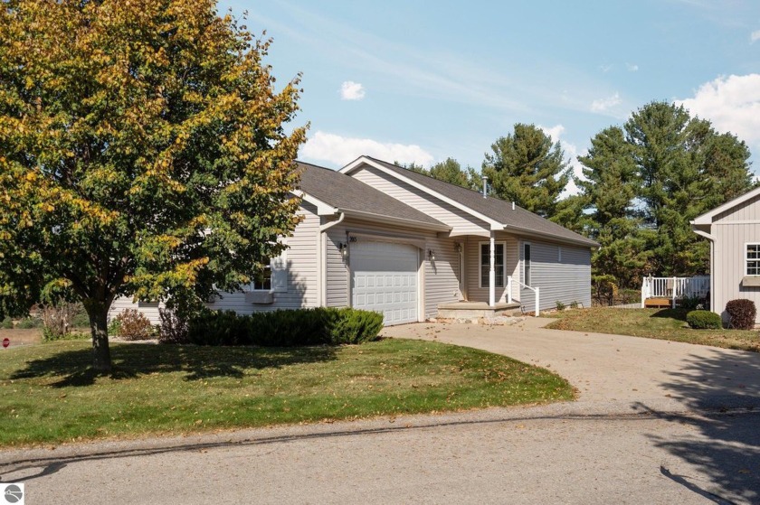 Spacious freestanding detached condo with a bright, open floor - Beach Condo for sale in Traverse City, Michigan on Beachhouse.com