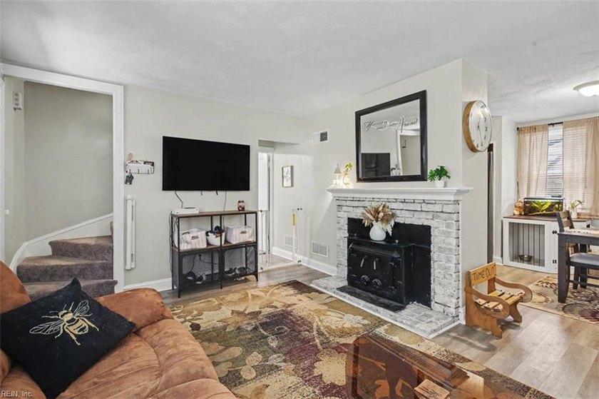 Beautifully maintained 4 bedroom home, fully renovated within - Beach Home for sale in Norfolk, Virginia on Beachhouse.com