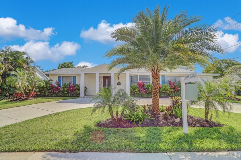 Lovely 4 Bedroom, 3 Bath Home with Private Swimming Pool in the - Beach Home for sale in North Palm Beach, Florida on Beachhouse.com