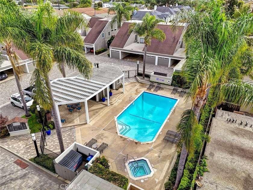 Highly sought after 2 Bdrm, 2 1/2 Bath Townhouse in Cedar - Beach Condo for sale in Costa Mesa, California on Beachhouse.com