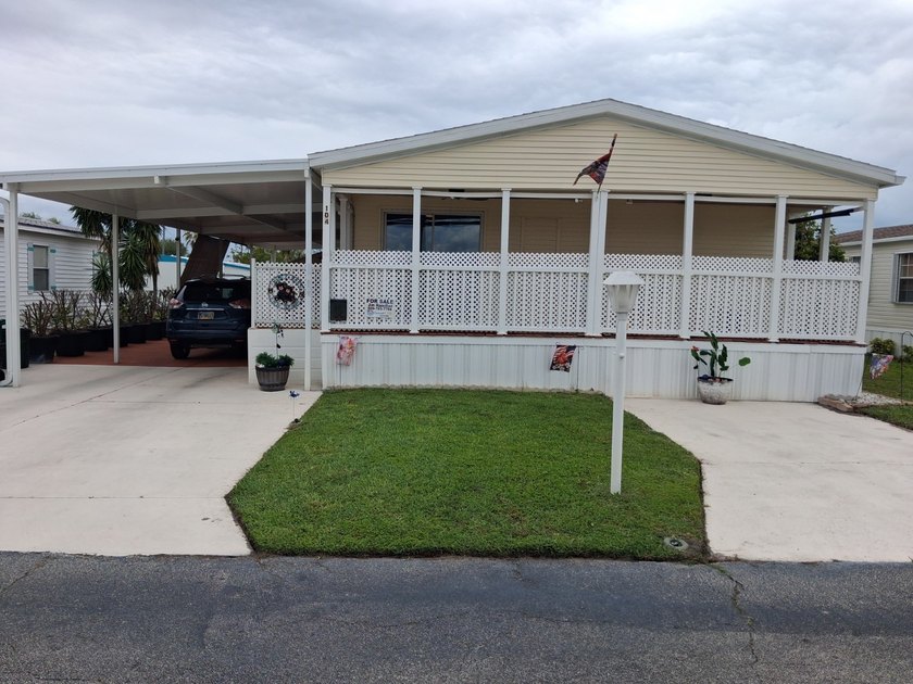 Stunning 2 Bedroom, 2 Bath - 2005 Palm Harbor located in the - Beach Home for sale in Micco, Florida on Beachhouse.com