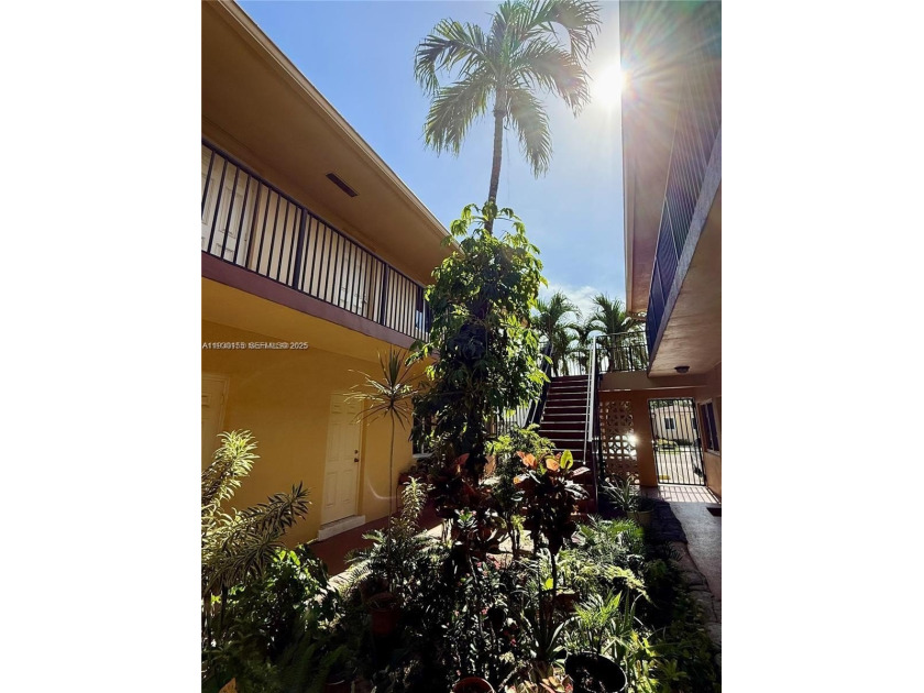 Very Nice unit , first floor , all new tiles and also kitchen - Beach Condo for sale in Hollywood, Florida on Beachhouse.com