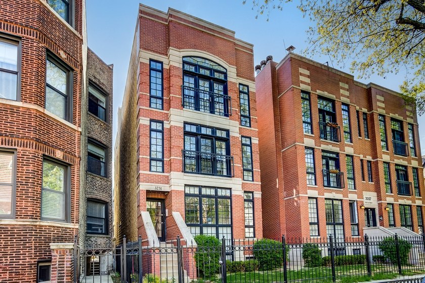 Stunning penthouse featuring a private, finished rooftop deck - Beach Condo for sale in Chicago, Illinois on Beachhouse.com