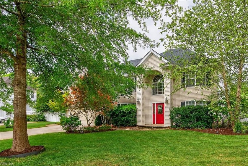 Large 5 bedroom & 4 full bath house on a quiet cul-de-sac in one - Beach Home for sale in Virginia Beach, Virginia on Beachhouse.com