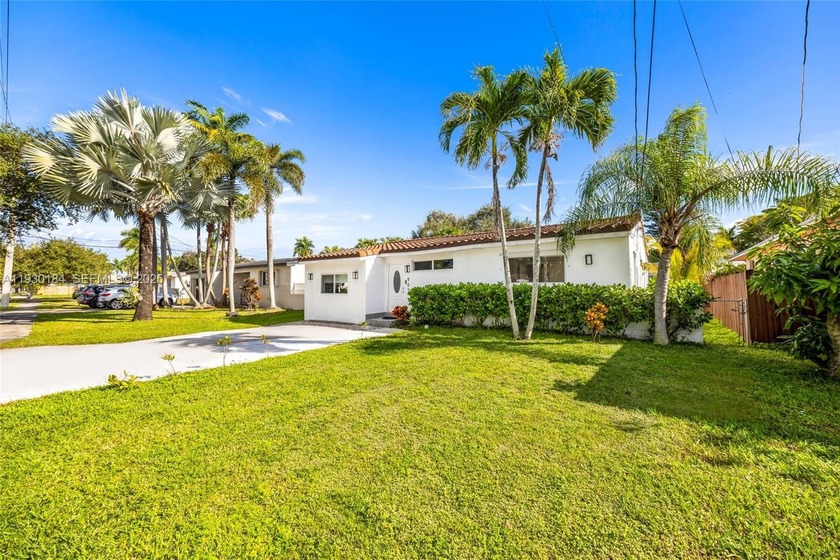 Welcome to this beautifully updated 4-bedroom, 3-bath - Beach Home for sale in Hollywood, Florida on Beachhouse.com