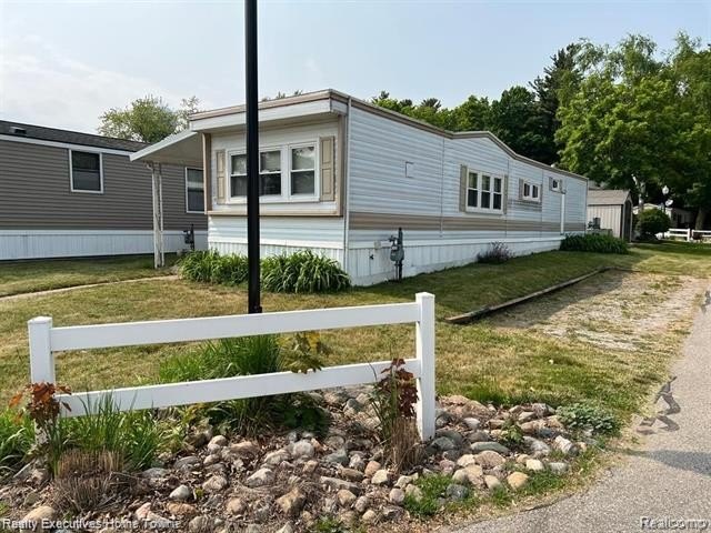 Located in Beautiful Lexington North Shore Mobile Home Community - Beach Home for sale in Lexington, Michigan on Beachhouse.com