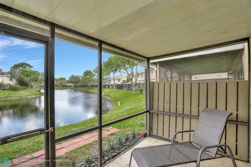 PRICE REDUCTION!! BEAUTIFUL LAKE VIEW! Light and 2/2 and 1/2 - Beach Townhome/Townhouse for sale in Deerfield Beach, Florida on Beachhouse.com