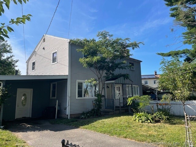 Totally updated 2 Bedroom 1 bath townhouse. Contemporary - Beach Townhome/Townhouse for sale in Stratford, Connecticut on Beachhouse.com