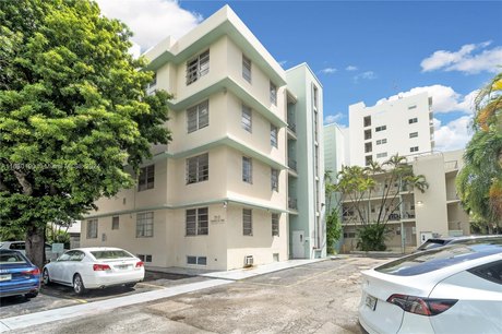 Welcome to this spacious 1-bedroom condo + den in the heart of - Beach Condo for sale in Miami Beach, Florida on Beachhouse.com