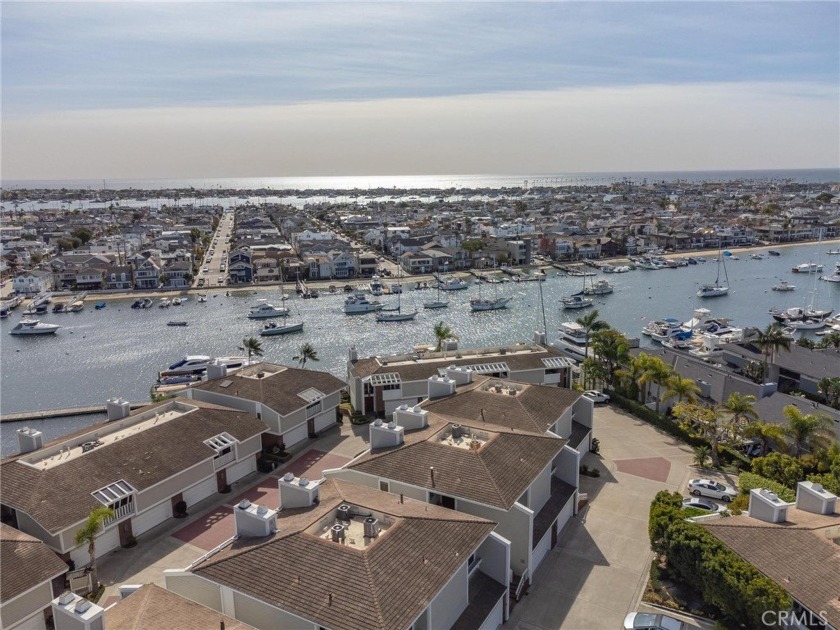 Charming highly desirable condo nestled within the gated - Beach Condo for sale in Newport Beach, California on Beachhouse.com