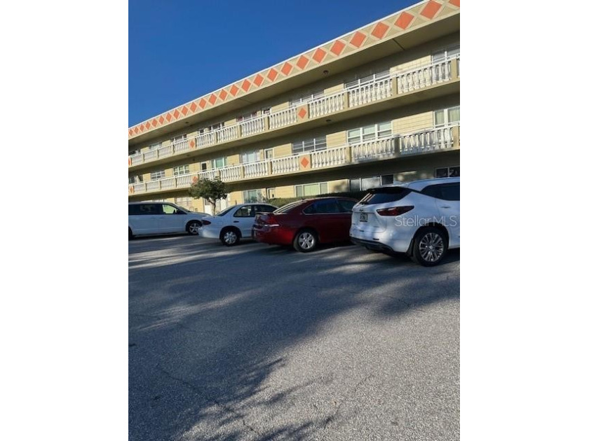 ** UPDATED KITCHEN** CLOSE TO REC CENTER,TENNIS COURTS & GOLF - Beach Condo for sale in Clearwater, Florida on Beachhouse.com