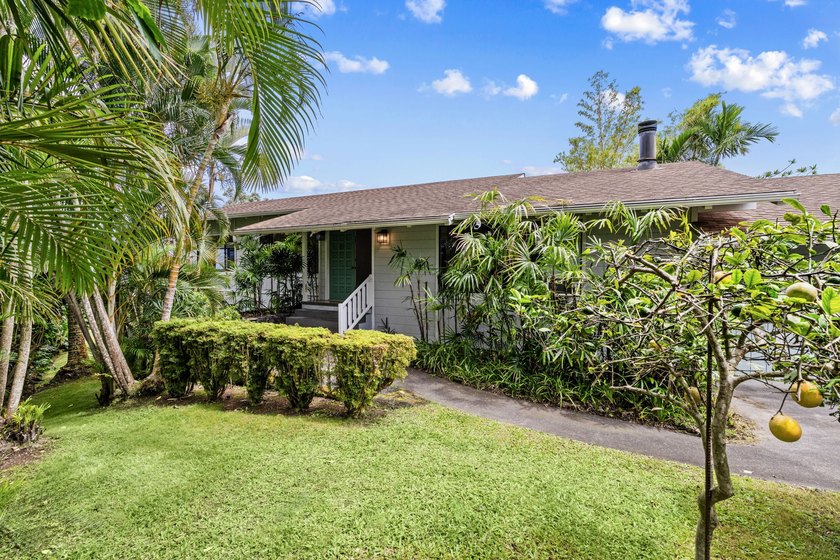 This well-loved, two-story single-family home brings together - Beach Home for sale in Kailua Kona, Hawaii on Beachhouse.com